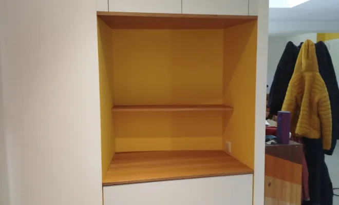 Placard et tiroir suspendus avec tablette chêne